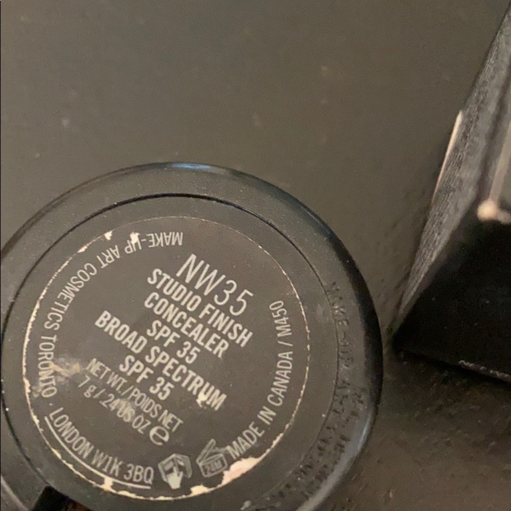Concealer - Picture 2 of 3